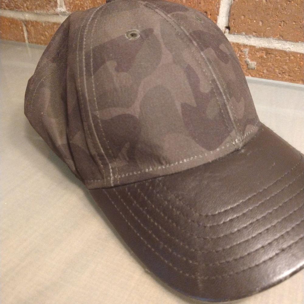 Gents camo and leather cap - Picture 7 of 10